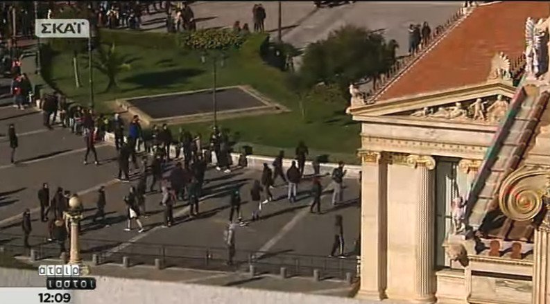 Κουκουλοφόροι διέλυσαν τα πάντα το πρωί της Τετάρτης στο κέντρο της Αθήνας [εικόνες & βίντεο] | iefimerida.gr 23