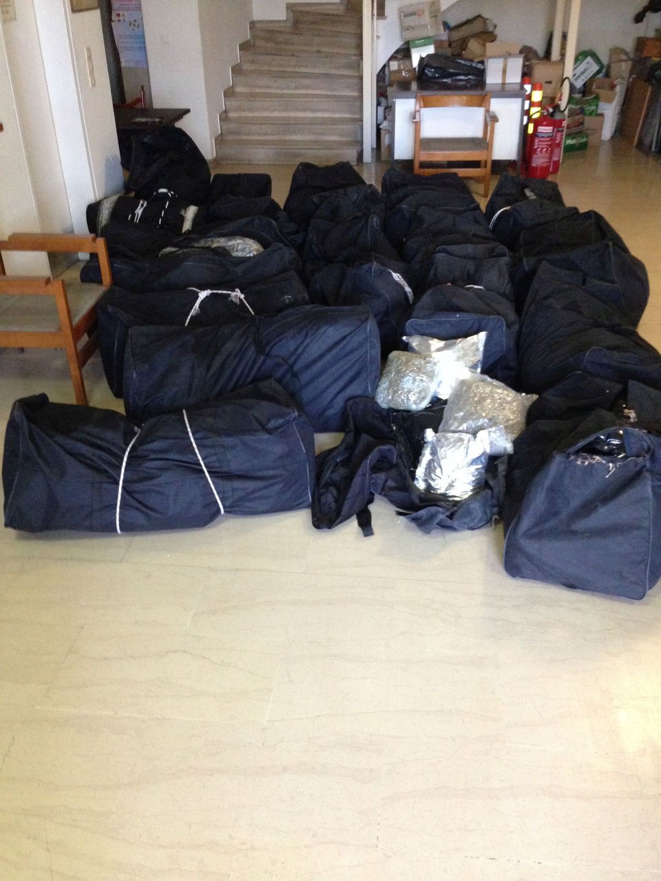 Η θάλασσα στην Κέρκυρα ξέβρασε... μισό τόνο χασίς [εικόνες] | iefimerida.gr 2