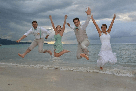 Η χειρότερη φωτογραφία γάμου που έχει βγει ποτέ -Η κλωτσιά στο κεφάλι και το σκισμένο παντελόνι [εικόνες] | iefimerida.gr 1