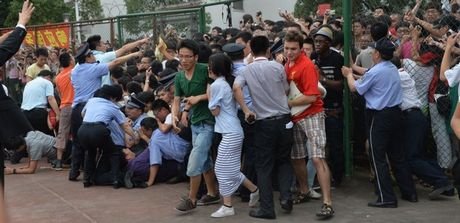 Φρενίτιδα για Μπέκαμ – Ανθρωποι ποδοπατήθηκαν στην Κίνα για να βρεθούν κοντά του [εικόνες & βιντεο] | iefimerida.gr 0