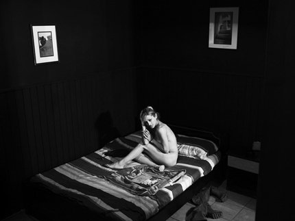 Φωτογράφος καταγράφει τις «Σκιές της Αθήνας» -Εξαθλιωμένες εικόνες μιας ρυπαρής πόλης [εικόνες] | iefimerida.gr 8