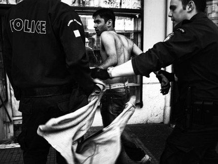 Φωτογράφος καταγράφει τις «Σκιές της Αθήνας» -Εξαθλιωμένες εικόνες μιας ρυπαρής πόλης [εικόνες] | iefimerida.gr 9