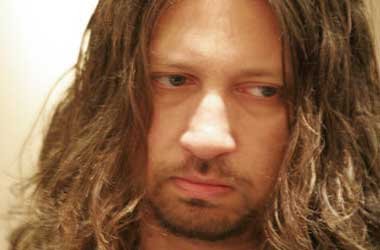 Γνωστός φωτογράφος στις ΗΠΑ έκλεβε τα φιλοδωρήματα των τραπεζιών του πόκερ με chopsticks [εικόνες] | iefimerida.gr 1