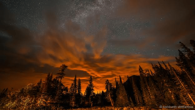 Ανεμοστρόβιλος σκόνης, ένας σίφουνας στο δρόμο -10 φωτογραφίες φυσικών φαινομένων για... βραβείο [εικόνες] | iefimerida.gr 5