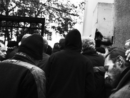 Φωτογράφος καταγράφει τις «Σκιές της Αθήνας» -Εξαθλιωμένες εικόνες μιας ρυπαρής πόλης [εικόνες] | iefimerida.gr 4