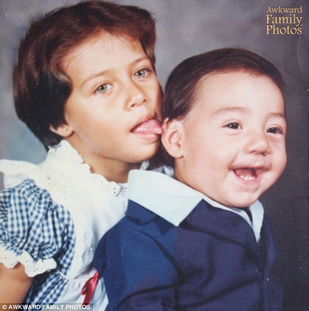 Οικογενειακές φωτογραφίες που δεν θα έπρεπε να βγουν ποτέ από το συρτάρι -Μία έκθεση βγάζει τα πάντα στη φόρα [εικόνες] | iefimerida.gr 4