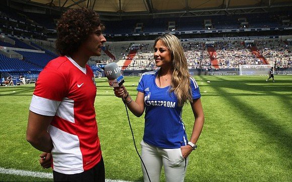 Αυτή είναι η πιο «καυτή» ρεπόρτερ των ευρωπαϊκών γηπέδων [εικόνες] | iefimerida.gr 2