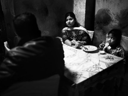 Φωτογράφος καταγράφει τις «Σκιές της Αθήνας» -Εξαθλιωμένες εικόνες μιας ρυπαρής πόλης [εικόνες] | iefimerida.gr 6