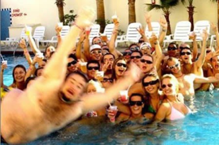 Πριν βγάλεις φωτογραφία πρόσεξε ποιός είναι στο πλάνο... [εικόνες] | iefimerida.gr 7