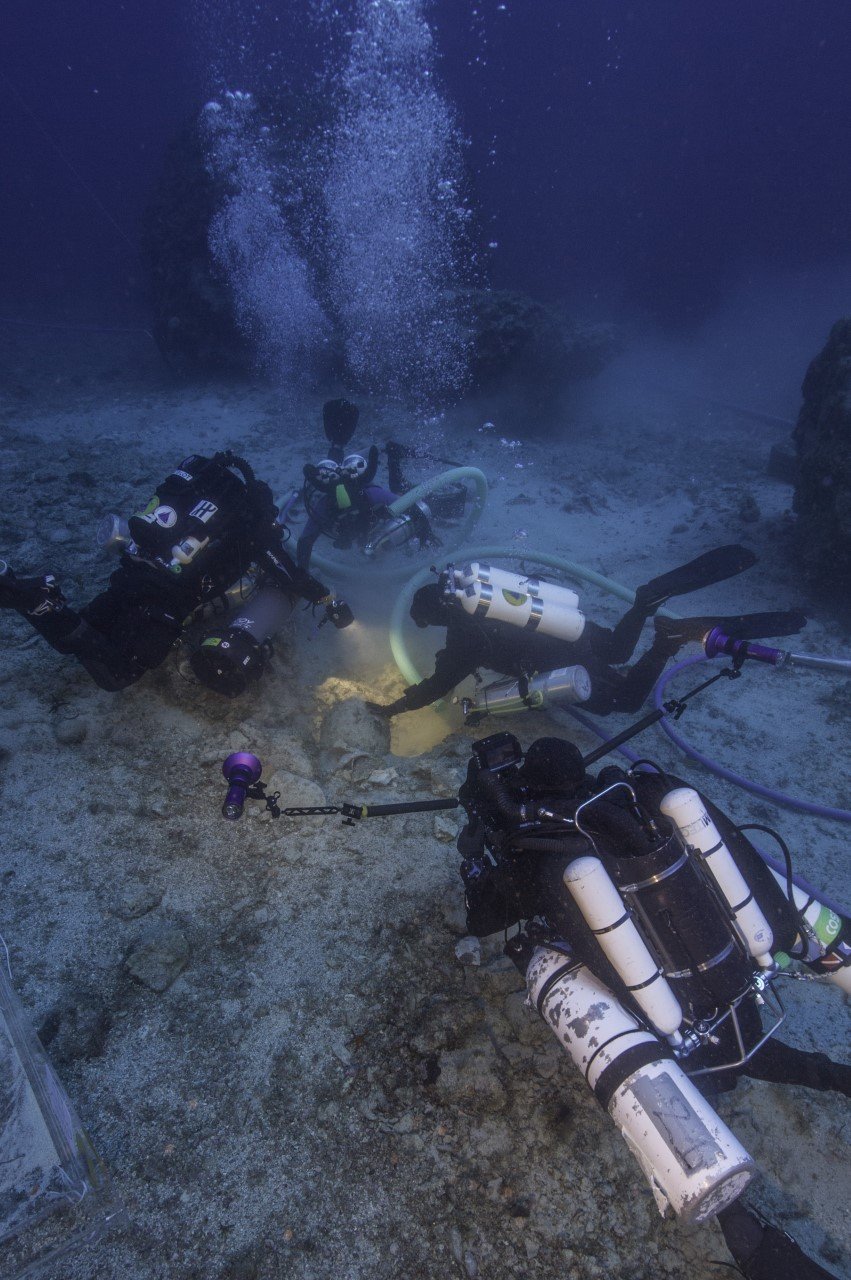 Νέα ευρήματα από το ναυάγιο των Αντικυθήρων -Φυσητά γυαλιά και κοσμήματα [εικόνες] | iefimerida.gr 0