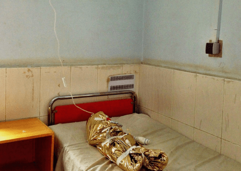 Αγγιγμα αγάπης -Η σπαρακτική, τελευταία φωτογραφία νεαρής με την οικογένειά της λίγο πριν πεθάνει [εικόνες] | iefimerida.gr 4