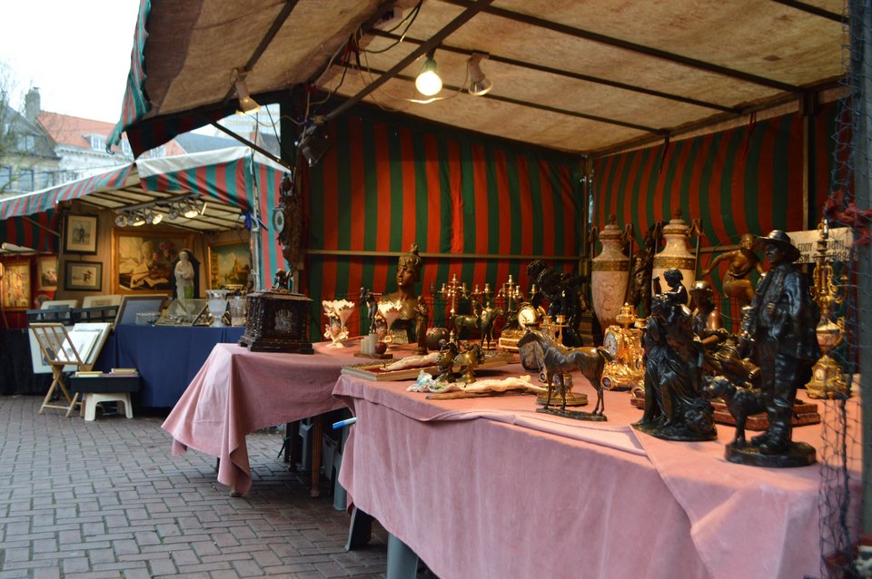 Μπήκα στο απόμερο κατάστημα του Louboutin στις Βρυξέλλες και είδα [εικόνες] | iefimerida.gr 2