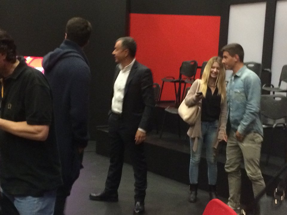 Το παρασκήνιο της συνέντευξης Θεοδωράκη στον Χατζηνικολάου: Οι κάρτες και το «Σταύρο, κουράγιο» [εικόνες] | iefimerida.gr 3