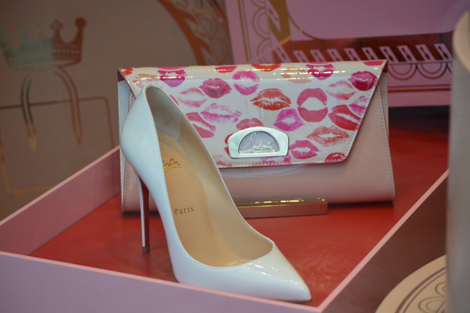 Μπήκα στο απόμερο κατάστημα του Louboutin στις Βρυξέλλες και είδα [εικόνες] | iefimerida.gr 8