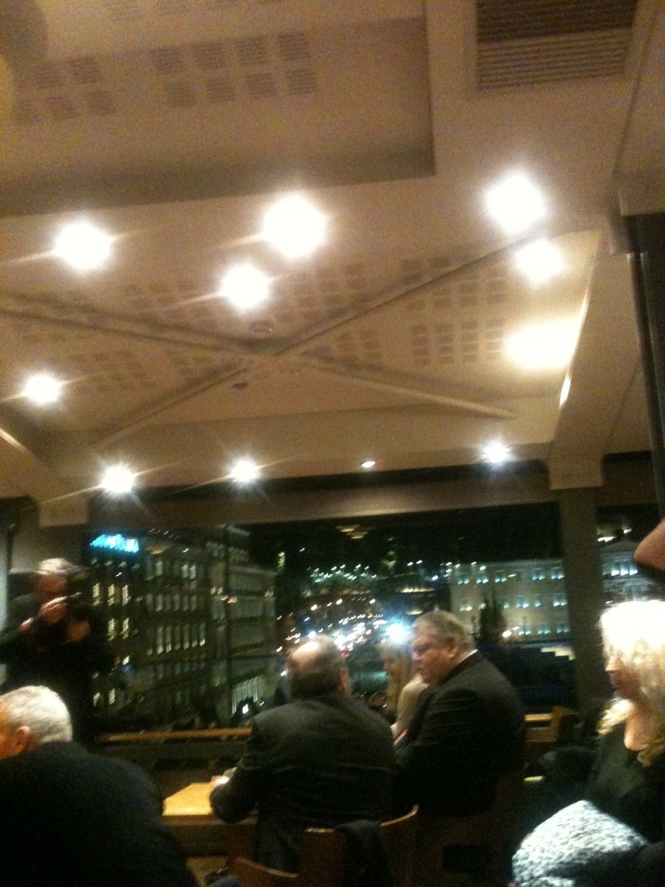 Το «Νεαρό άσπρο ελάφι» είναι το νέο βιβλίο του Χρήστου Χωμενίδη-Πλήθος κόσμου στην παρουσίαση [εικόνες] | iefimerida.gr 5