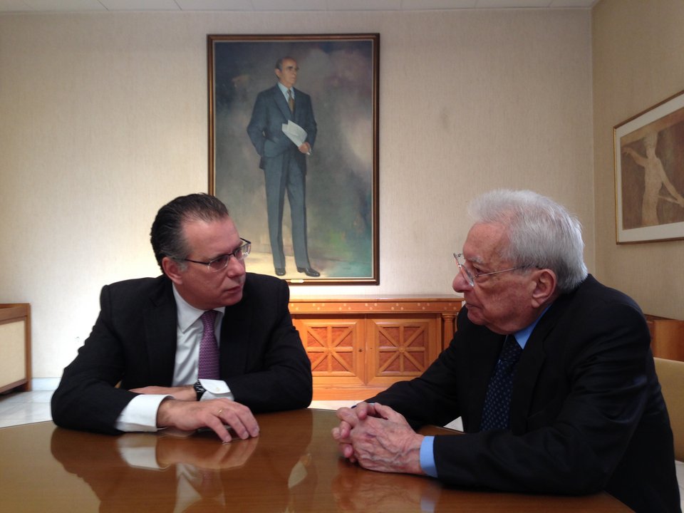 Ο Γιώργος Κουμουτσάκος στο Ιδρυμα Καραμανλής [εικόνα] | iefimerida.gr 0