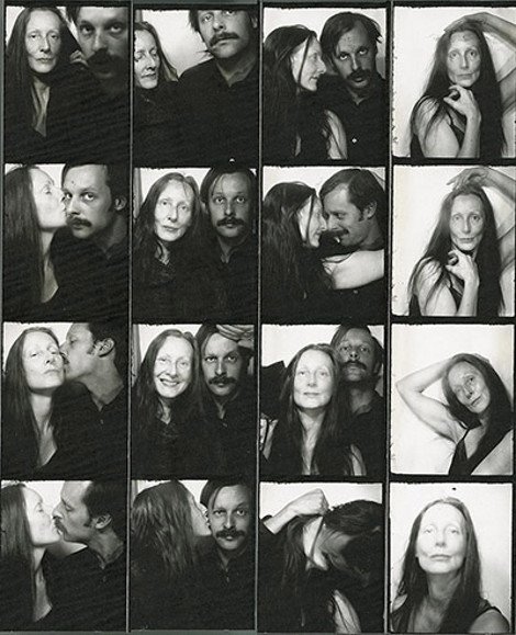 Σάλος στη Βρετανία με τον καλλιτέχνη που φωτογραφίζει τη μητέρα του ενώ κάνει σεξ με τους εραστές της [εικόνες] | iefimerida.gr 0