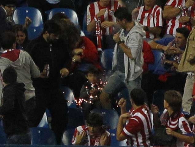 Παραλίγο τραγωδία στην Ισπανία - Καπνογόνο σε παιδί 2 ετών [εικόνες & βίντεο] | iefimerida.gr 1