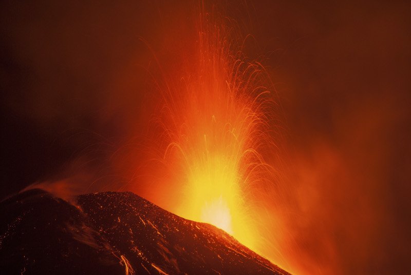 Ξύπνησε η Αίτνα προσφέροντας εντυπωσιακό θέαμα  [εικόνες & βίντεο]  | iefimerida.gr 0