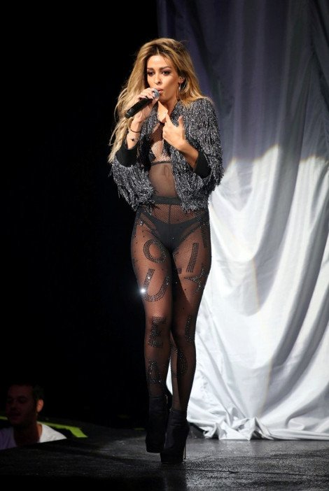 Το αβυσσαλέο -μέχρι τον αφαλό- ντεκολτέ της Ελένης Φουρέιρα στα βραβεία ΜΑD [εικόνες] | iefimerida.gr 2