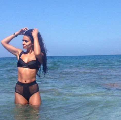 «Φωτιά» στις παραλίες της Κρήτης βάζει η Ελένη Φουρέιρα -Ποζάρει στον φακό με το σέξι μπικίνι της [εικόνες]  | iefimerida.gr 1