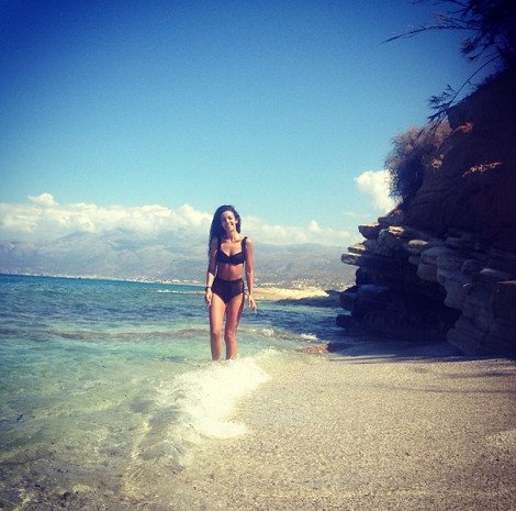 «Φωτιά» στις παραλίες της Κρήτης βάζει η Ελένη Φουρέιρα -Ποζάρει στον φακό με το σέξι μπικίνι της [εικόνες]  | iefimerida.gr 0