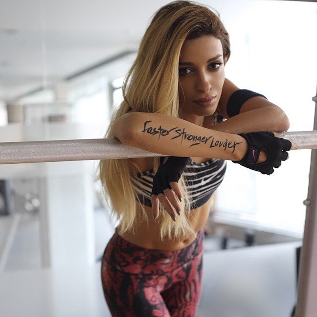 Η Ελένη Φουρέιρα γυμνάζεται και το Instagram «τραντάζεται» [εικόνες] | iefimerida.gr 1