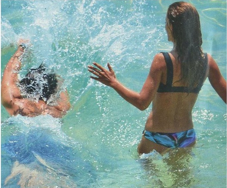 Η Ελένη Φουρέιρα παίζει με τον σύντροφό της στην παραλία [εικόνες] | iefimerida.gr 1