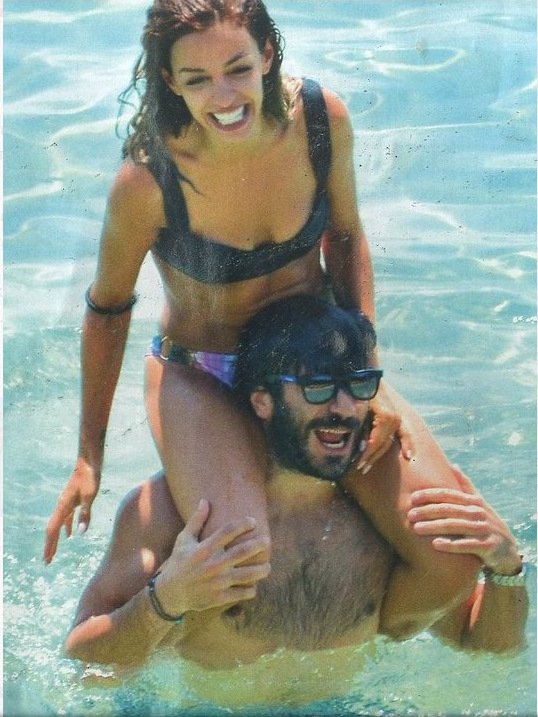 Η Ελένη Φουρέιρα παίζει με τον σύντροφό της στην παραλία [εικόνες] | iefimerida.gr 2