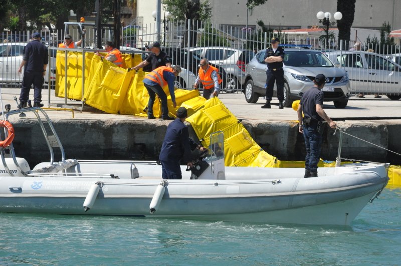 Πανέτοιμο το λιμενικό να αντιμετωπίσει πιθανή θαλάσσια ρύπανση -Η άσκηση στο Ναύπλιο [εικόνες] | iefimerida.gr 2