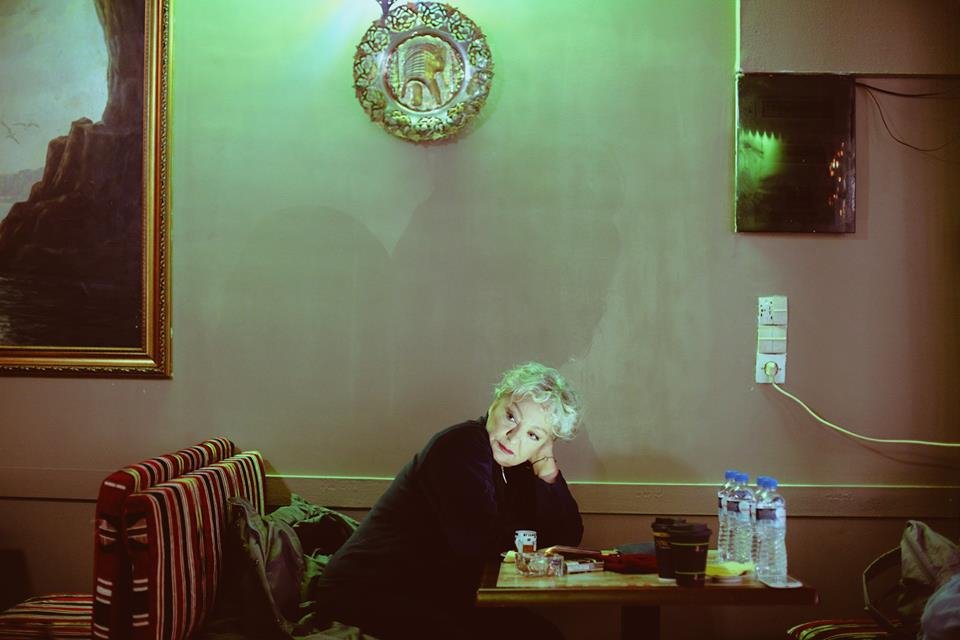 H επιστροφή της Τσανακλίδου στο Τέχνης: Καθαρίστρια, ερωτευμένη με νεαρό μετανάστη [εικόνες]  | iefimerida.gr 3