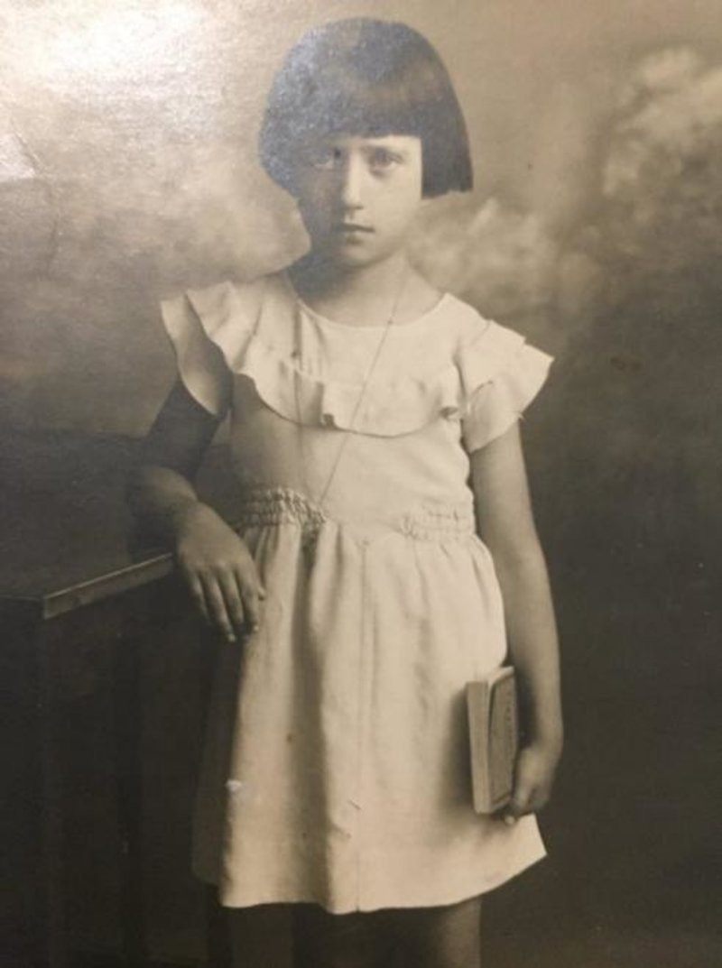 "Beautiful Foula Papandreou (aka yiayia Foula) - gone yesterday, remembered always", έγραψε η εγγονή της Νατάσα Παπαδοπούλου, δημοσιεύοντας αυτές τις φωτογραφίες.