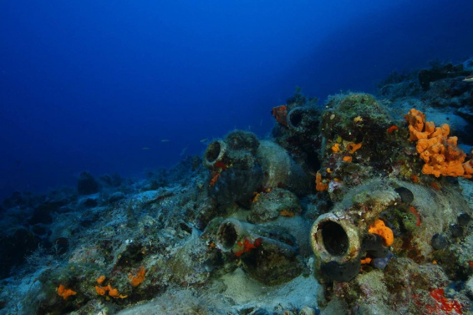 Εντυπωσιακά ευρήματα, αμφορείς και κεραμικά, σε 53 ναυάγια στους Φούρνους [εικόνες]  | iefimerida.gr 5