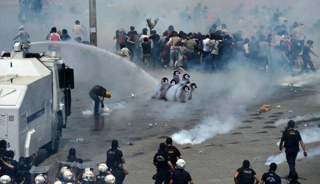 Πώς απαντούν τα social media στη φίμωση της εξέγερσης από το CNN Turk [εικόνες] | iefimerida.gr 2