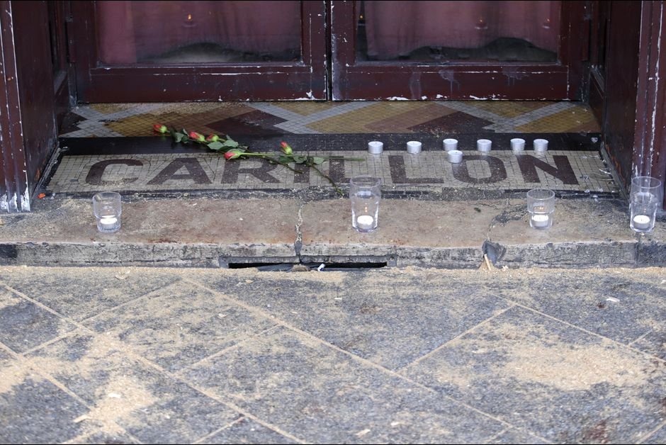 Σοκαρισμένη η Γαλλία κλαίει και φοβάται, μετά τις τρομοκρατικές επιθέσεις [εικόνες] | iefimerida.gr 3