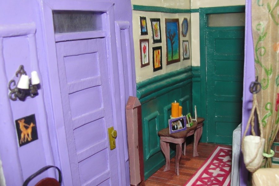 Φανατική των Friends έφτιαξε το σπίτι της σειράς με κάθε λεπτομέρεια χρησιμοποιώντας χαρτί [εικόνες]  | iefimerida.gr 4