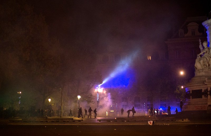 Γαλλία: 29 άτομα υπό κράτηση μετά τα επεισόδια χθες στο Παρίσι -Μετά τα αποτελέσματα των εκλογών [εικόνες] | iefimerida.gr 4