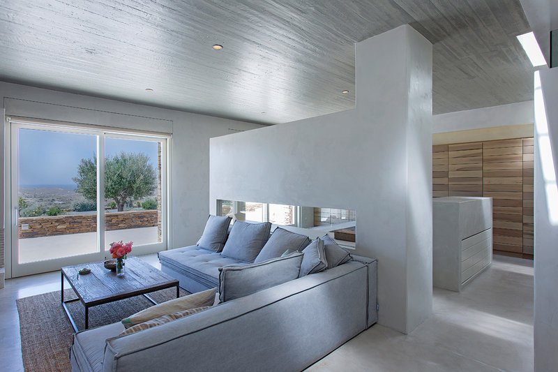 «Κάτω από τις φραγκοσυκιές»: Ενα σπίτι έκπληξη στην Ιο -Απέξω παραδοσιακό, από μέσα ορισμός του μίνιμαλ, σύγχρονου ντιζάιν [εικόνες] | iefimerida.gr 3