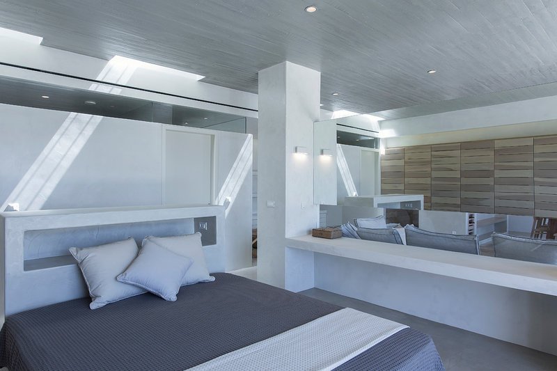 «Κάτω από τις φραγκοσυκιές»: Ενα σπίτι έκπληξη στην Ιο -Απέξω παραδοσιακό, από μέσα ορισμός του μίνιμαλ, σύγχρονου ντιζάιν [εικόνες] | iefimerida.gr 5