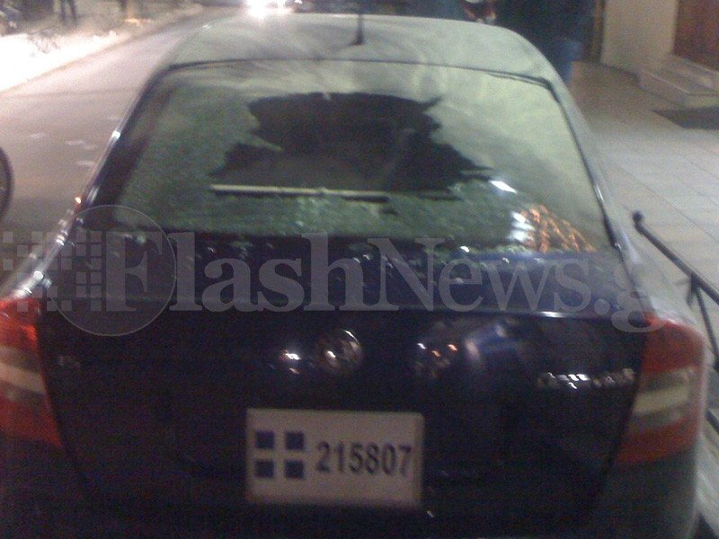 Επεισόδια κουκουλοφόρων στην παρουσίαση βιβλίου του πρώην αρχηγού ΓΕΣ [εικόνες] | iefimerida.gr 0