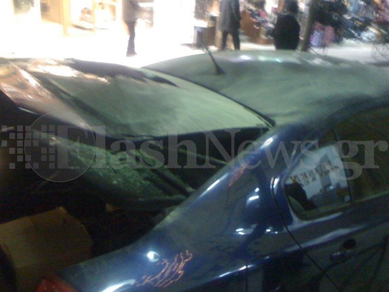 Επεισόδια κουκουλοφόρων στην παρουσίαση βιβλίου του πρώην αρχηγού ΓΕΣ [εικόνες] | iefimerida.gr 1