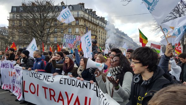 Μαθητές και φοιτητές στους δρόμους του Παρισιού -Αντιδρούν στις μεταρρυθμίσεις Ολάντ [εικόνες] | iefimerida.gr 0
