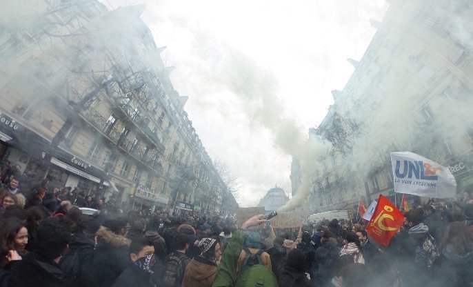 Μαθητές και φοιτητές στους δρόμους του Παρισιού -Αντιδρούν στις μεταρρυθμίσεις Ολάντ [εικόνες] | iefimerida.gr 1