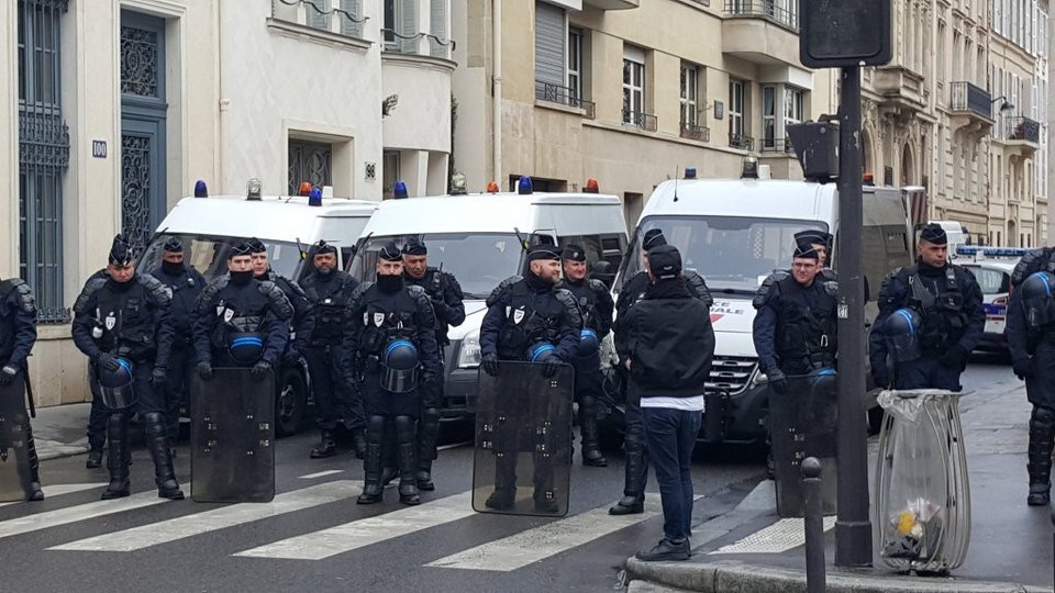 Μαθητές και φοιτητές στους δρόμους του Παρισιού -Αντιδρούν στις μεταρρυθμίσεις Ολάντ [εικόνες] | iefimerida.gr 5