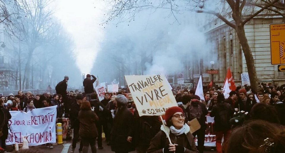 Μαθητές και φοιτητές στους δρόμους του Παρισιού -Αντιδρούν στις μεταρρυθμίσεις Ολάντ [εικόνες] | iefimerida.gr 3