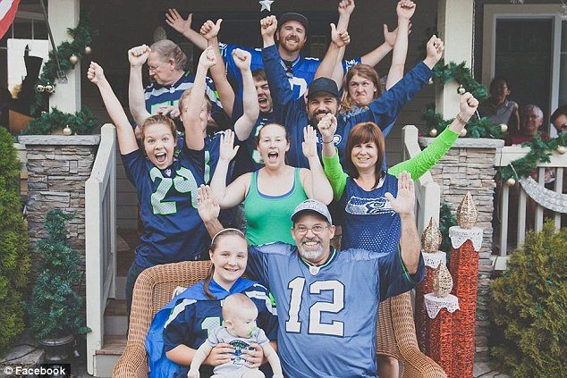 Μία συγκινητική ιστορία ΗΠΑ: Γιόρτασαν τώρα τα Χριστούγεννα γιατί ο γείτονας τους είχε μόλις 15 ημέρες ζωής [εικόνες] | iefimerida.gr 3