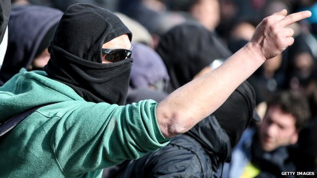 Πεδίο μάχης η Φρανκφούρτη: 350 συλλήψεις διαδηλωτών, βίαιες συγκρούσεις με την Αστυνομία [εικόνες και βίντεο] | iefimerida.gr 7