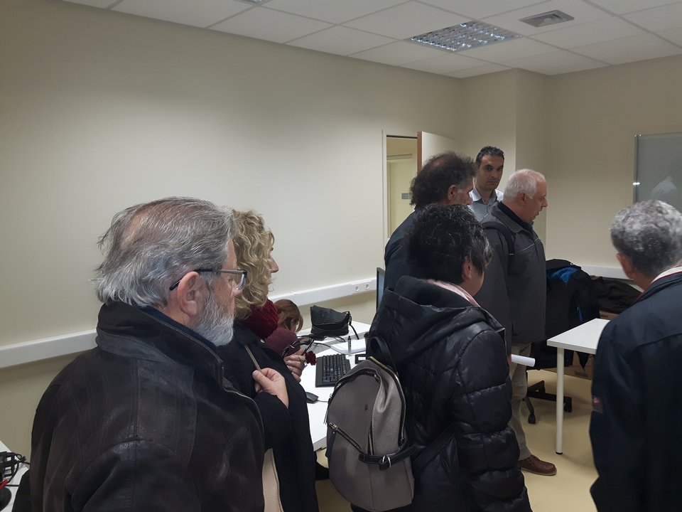 Απίστευτο: Πολίτες πήγαν να κάνουν έξωση στη Fraport από το αεροδρόμιο Χανίων [εικόνες] | iefimerida.gr 2