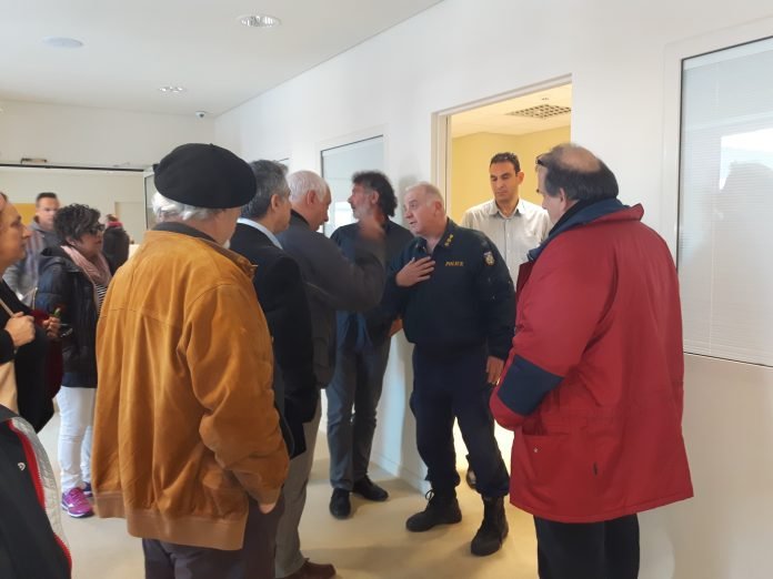 Απίστευτο: Πολίτες πήγαν να κάνουν έξωση στη Fraport από το αεροδρόμιο Χανίων [εικόνες] | iefimerida.gr 0