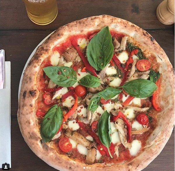 Το τερμάτισαν - Ιταλικό εστιατόριο θα σερβίρει πίτσα με ολόκληρο αστακό επάνω [εικόνα] | iefimerida.gr 2